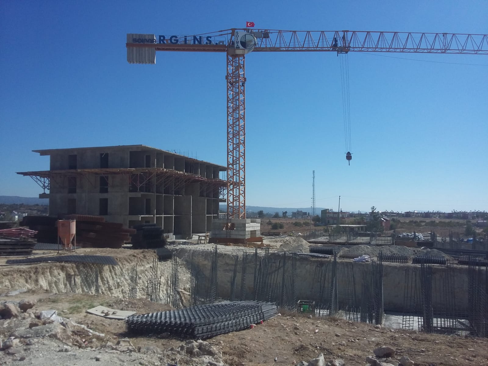 MERSİN İLİ, GÜLNAR İLÇESİ, AKDENİZ MAHALLESİ 205 ADET KONUT, 1 ADET CAMİ VE 1 ADET TİCARET MERKEZİ İNŞAATLARI İLE ALTYAPI VE ÇEVRE DÜZENLEMESİ İŞİ